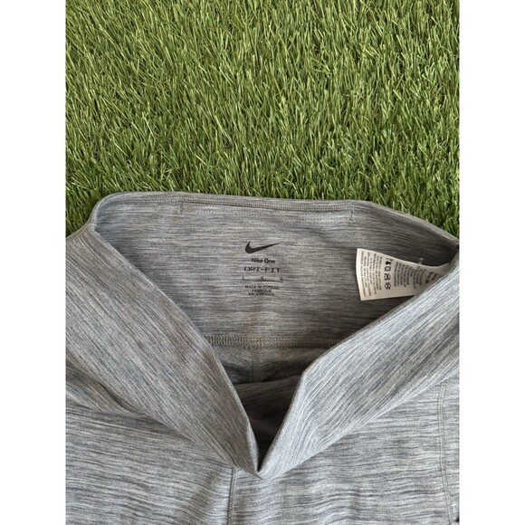 Nike Women’s Dri-FIT One High-Rise 8" Pocket Shorts- Grey- Size Large Brand New - Picture 2 of 6